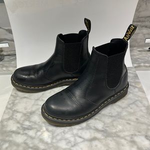 Dr. Martens 2975 Chelsea boot